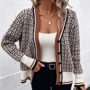 Small Preppy Cardigan🤎🖤🤍